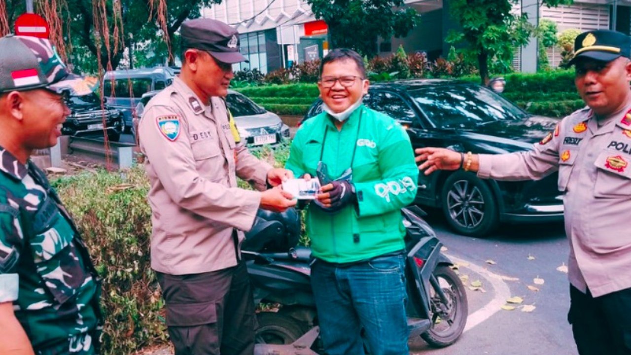 Polres Jaksel Tingkatkan Keamanan Berkendara dengan Pembagian Kunci Gembok Tambahan