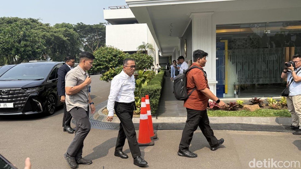 Prabowo Pimpin Rapat Terbatas Bahas Pendidikan Gratis dari SD hingga Perguruan Tinggi