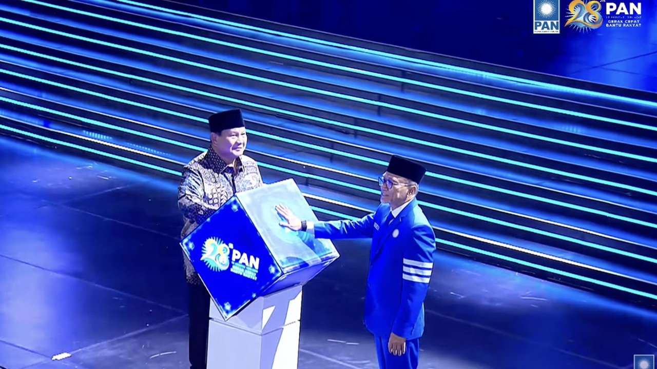 Prabowo Sampaikan Pantun Pujian untuk Kepemimpinan Zulkifli Hasan di HUT PAN