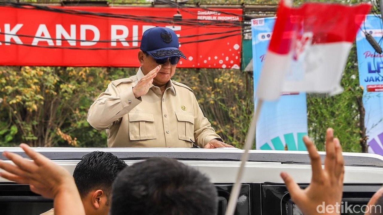 Prabowo Tingkatkan Kapasitas Mitigasi Bencana, Pesan Pesawat Water Bombing Besar