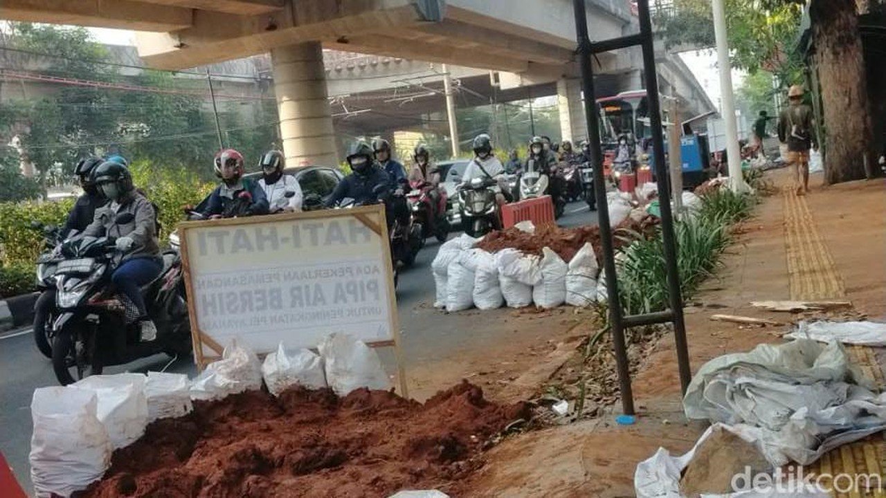 Proyek Galian Sebabkan Kemacetan Parah di Lenteng Agung Menuju Pasar Minggu