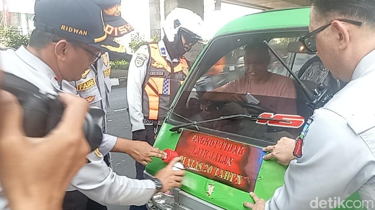 Razia Angkot Tua Bogor Berlanjut, Ribuan Izin Dicabut