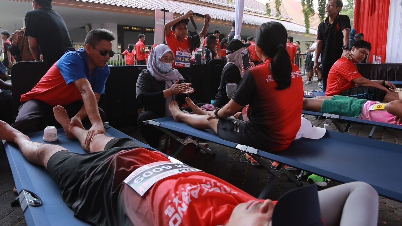 Ribuan Pelari Soekarno Run Nikmati Terapi Pijat dari Terapis Tunanetra Profesional