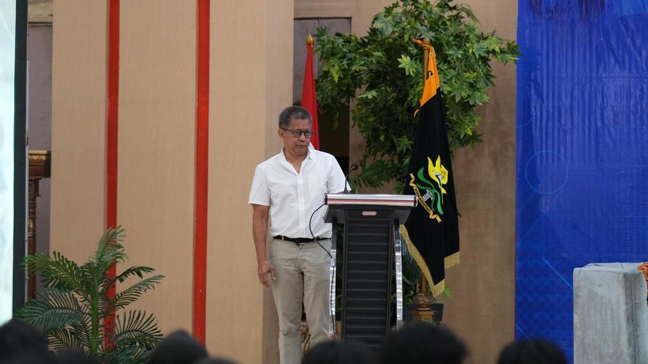 Rocky Gerung Usulkan Polwan Jadi Negosiator Utama Mitigasi Konflik Sosial