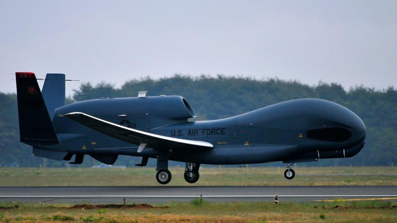 RQ-4 Global Hawk: Drone Canggih AS untuk Pengintaian Luas Wilayah Musuh