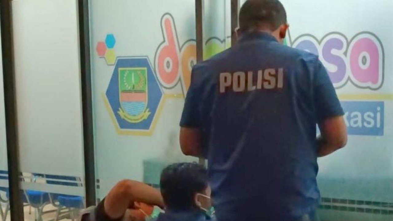 Ruangan Bupati Bekasi Digembok Massa, Protes Hasil Seleksi Pilkades