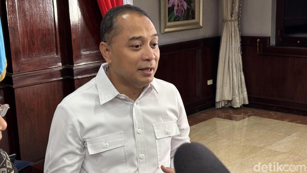 Surabaya Larang Sekolah Jual Seragam, Motif Batik dan Olahraga Diseragamkan Mulai 2027