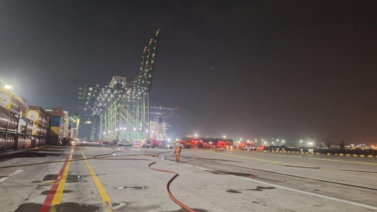 Tank Container Terbakar di Priok, Diduga Akibat Cuaca Panas dan Minyak Mentah