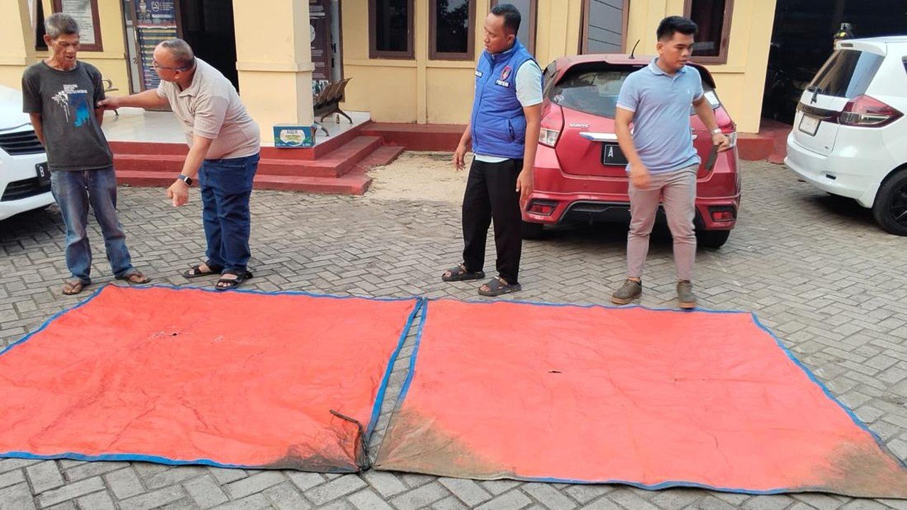 Terpal Temuan Tim SAR Bukan Milik Rombongan Jurnalis yang Hilang