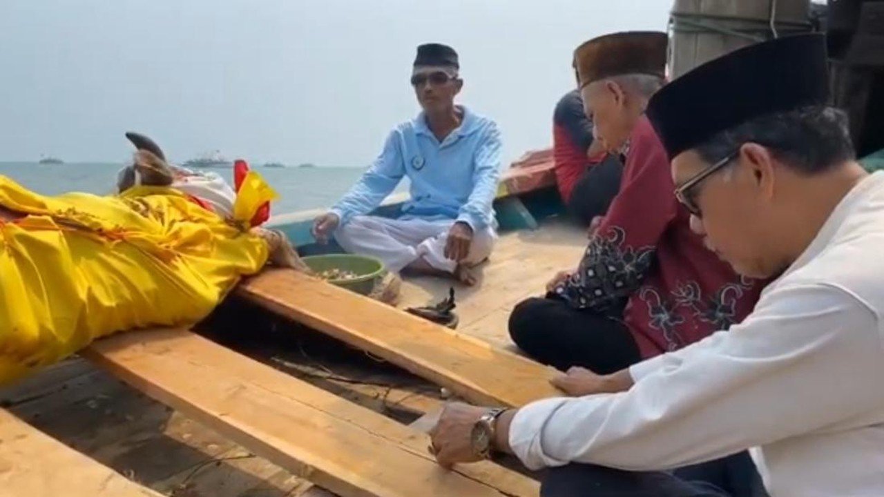 Tradisi Larung Kerbau di Banten, Wujud Doa Warga untuk Keselamatan Jurnalis dan Kru Kapal
