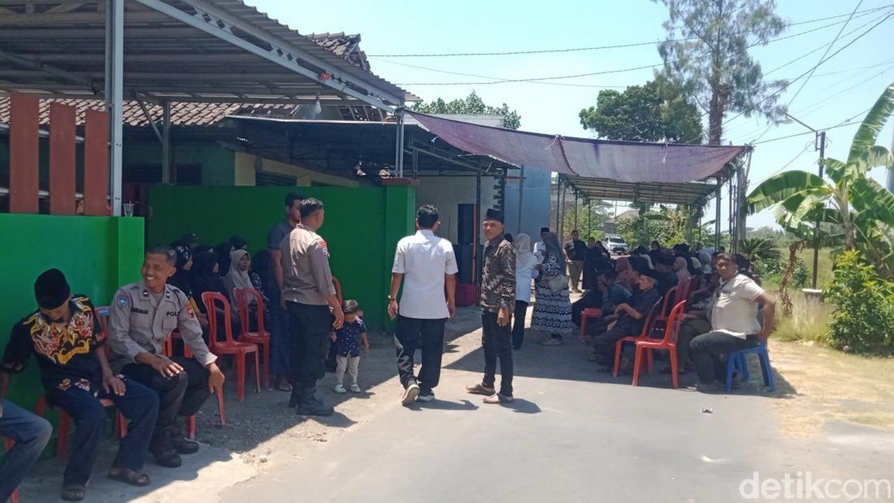 Tragedi KM Virgo: Korban Tewas Dimakamkan di Hari Pernikahan Kakak