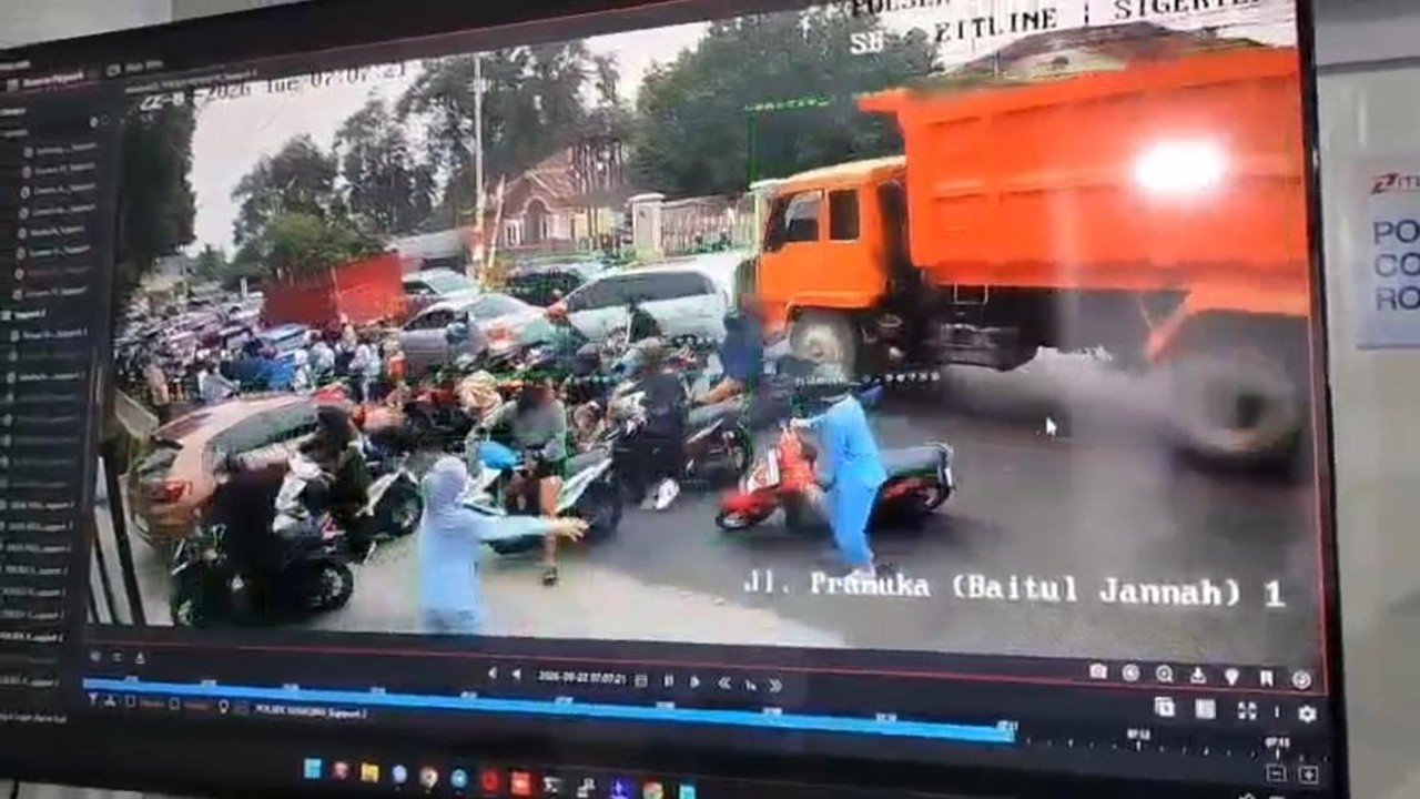 Truk Rem Blong Sebabkan Tabrakan Beruntun di Bandar Lampung