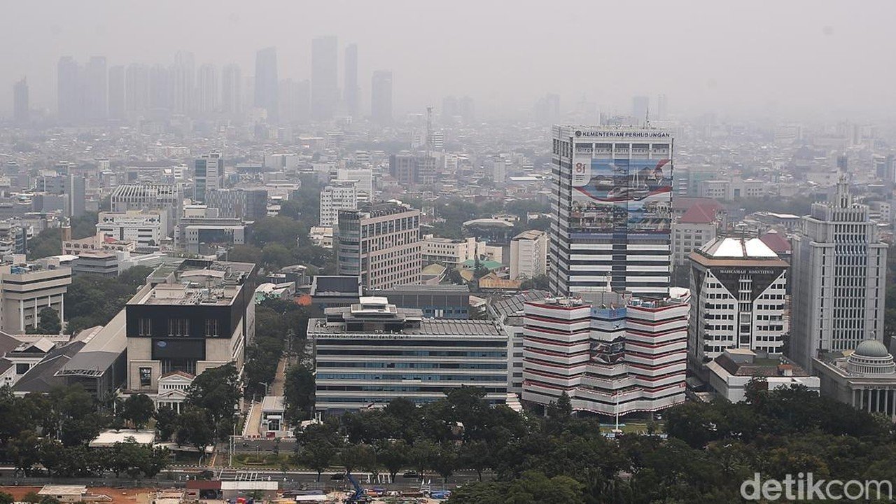Udara Jakarta Pagi Ini Beracun, Warga Disarankan Pakai Masker