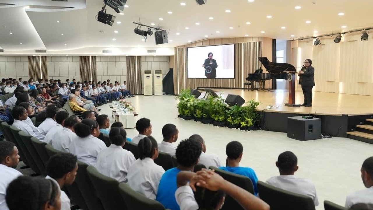 Wamendagri Ribka Haluk: Anak Papua Harus Jadi Agen Perubahan Lewat Pendidikan