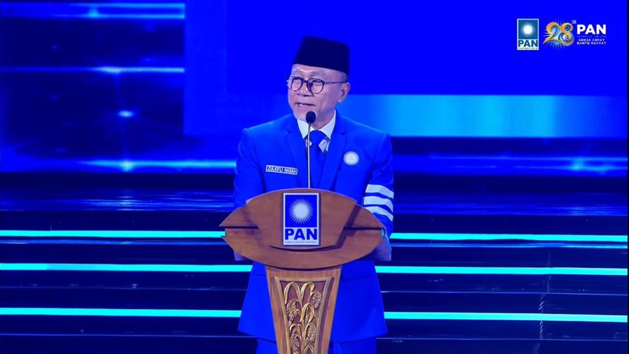 Zulhas Canda Soal Capres di HUT PAN: Prabowo Presiden, Cak Imin Masih Pikir-Pikir