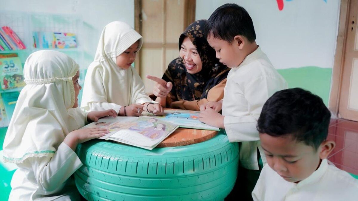 242.482 Guru PPPK Pemda Akan Berstatus Pegawai Pusat per 2027