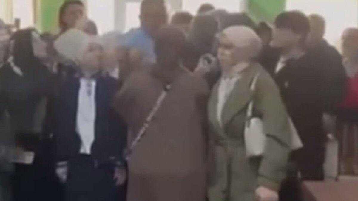 Azerbaijan Larang Hijab di Sekolah, Protes Meluas ke Turki