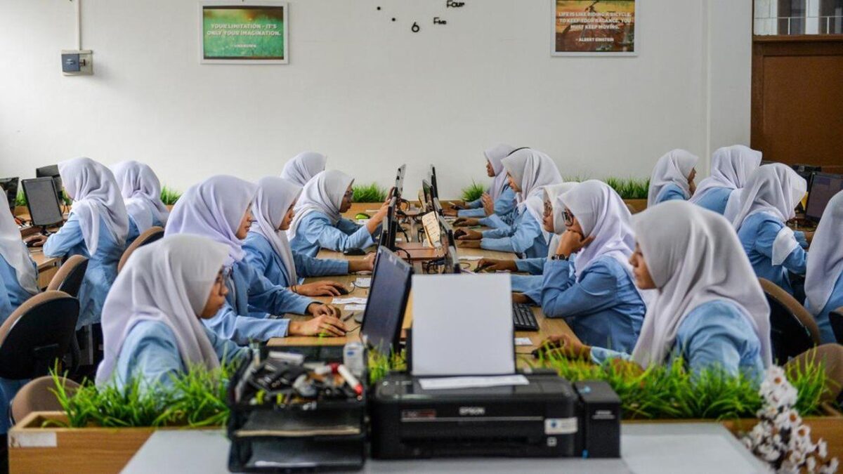 DPR Ingatkan TKA Bukan Beban Psikologis Siswa, Ini Alasannya
