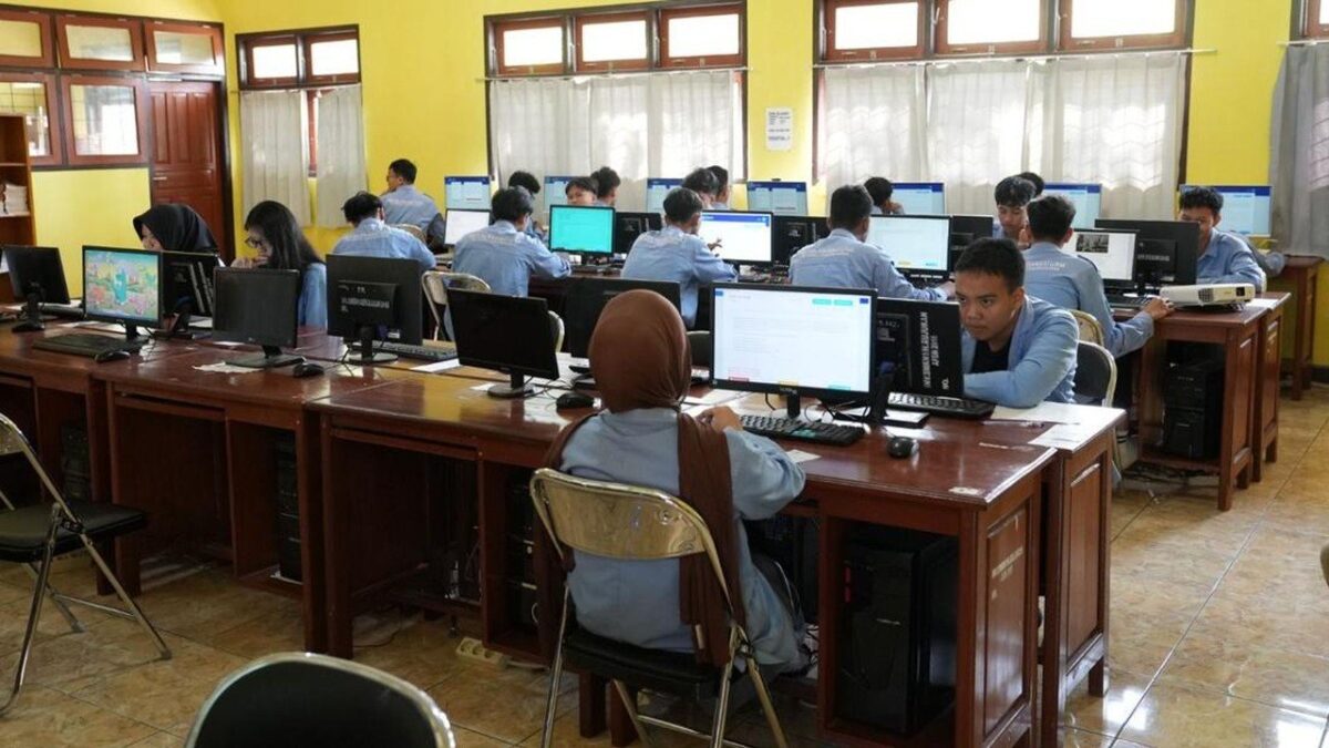 Siswa Kelas 10-11 Jabar: Pembelajaran Jarak Jauh Selama TKA dan AN